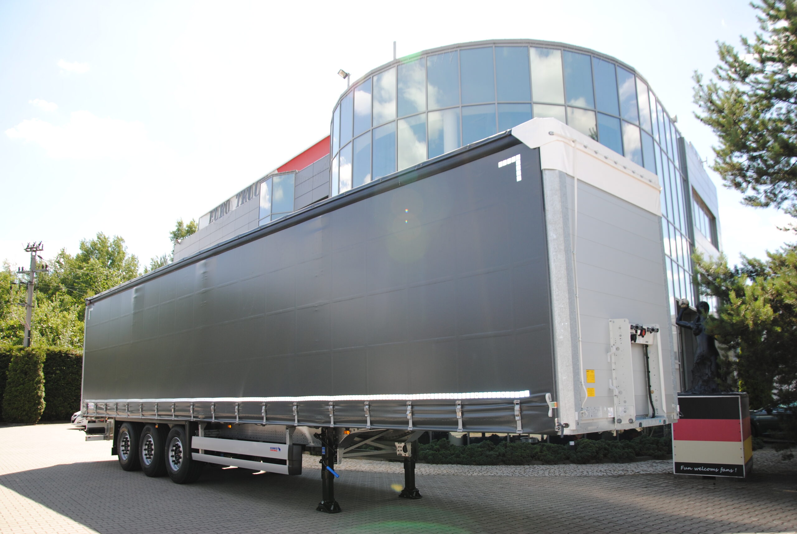 Curtainsider trailer